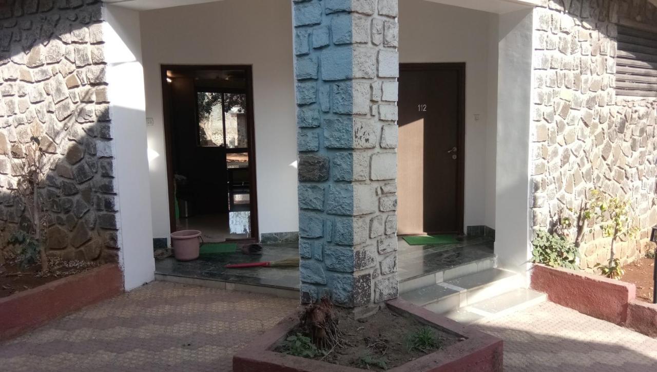 Caves County Resort Malegaon ภายนอก รูปภาพ