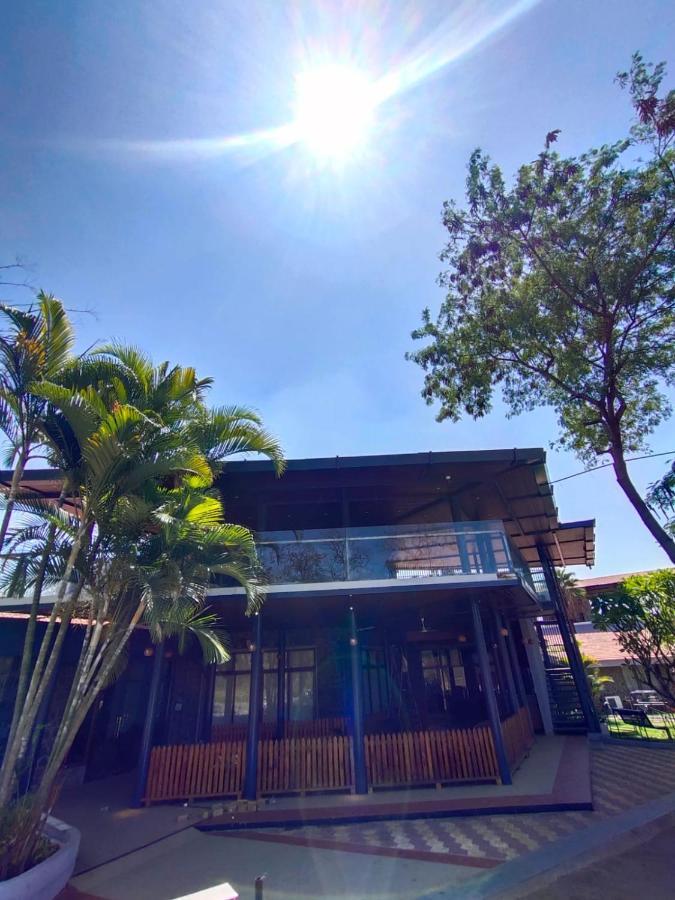 Caves County Resort Malegaon ภายนอก รูปภาพ