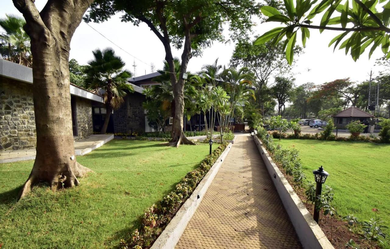 Caves County Resort Malegaon ภายนอก รูปภาพ