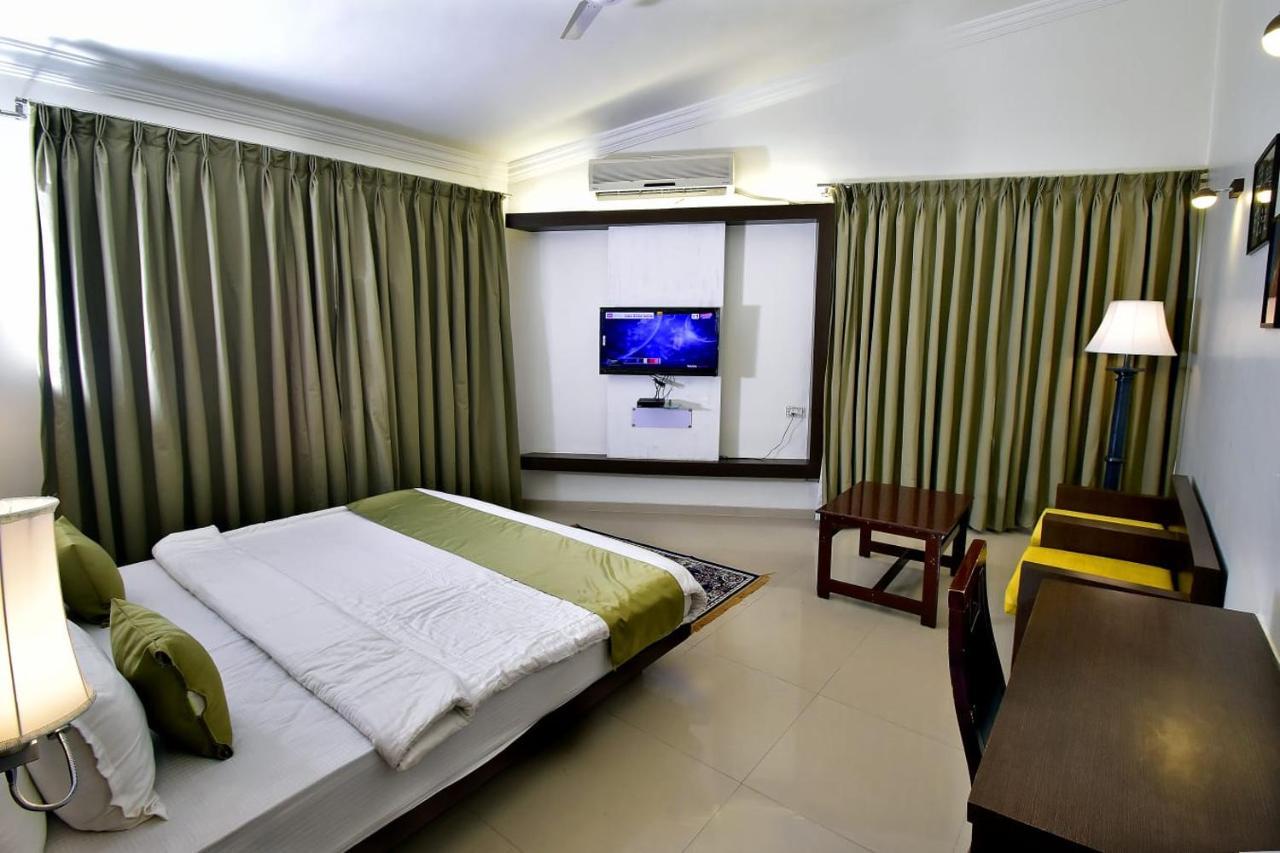Caves County Resort Malegaon ภายนอก รูปภาพ