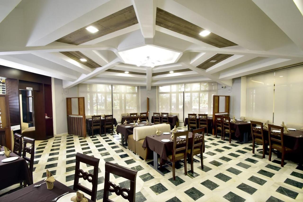 Caves County Resort Malegaon ภายนอก รูปภาพ