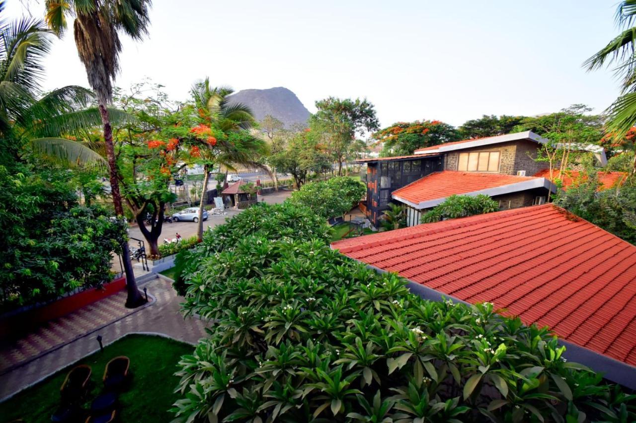 Caves County Resort Malegaon ภายนอก รูปภาพ