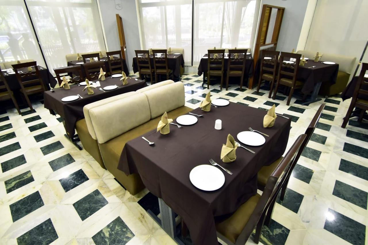 Caves County Resort Malegaon ภายนอก รูปภาพ
