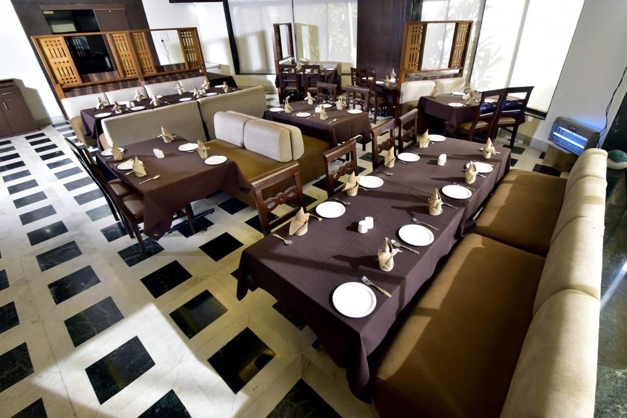 Caves County Resort Malegaon ภายนอก รูปภาพ