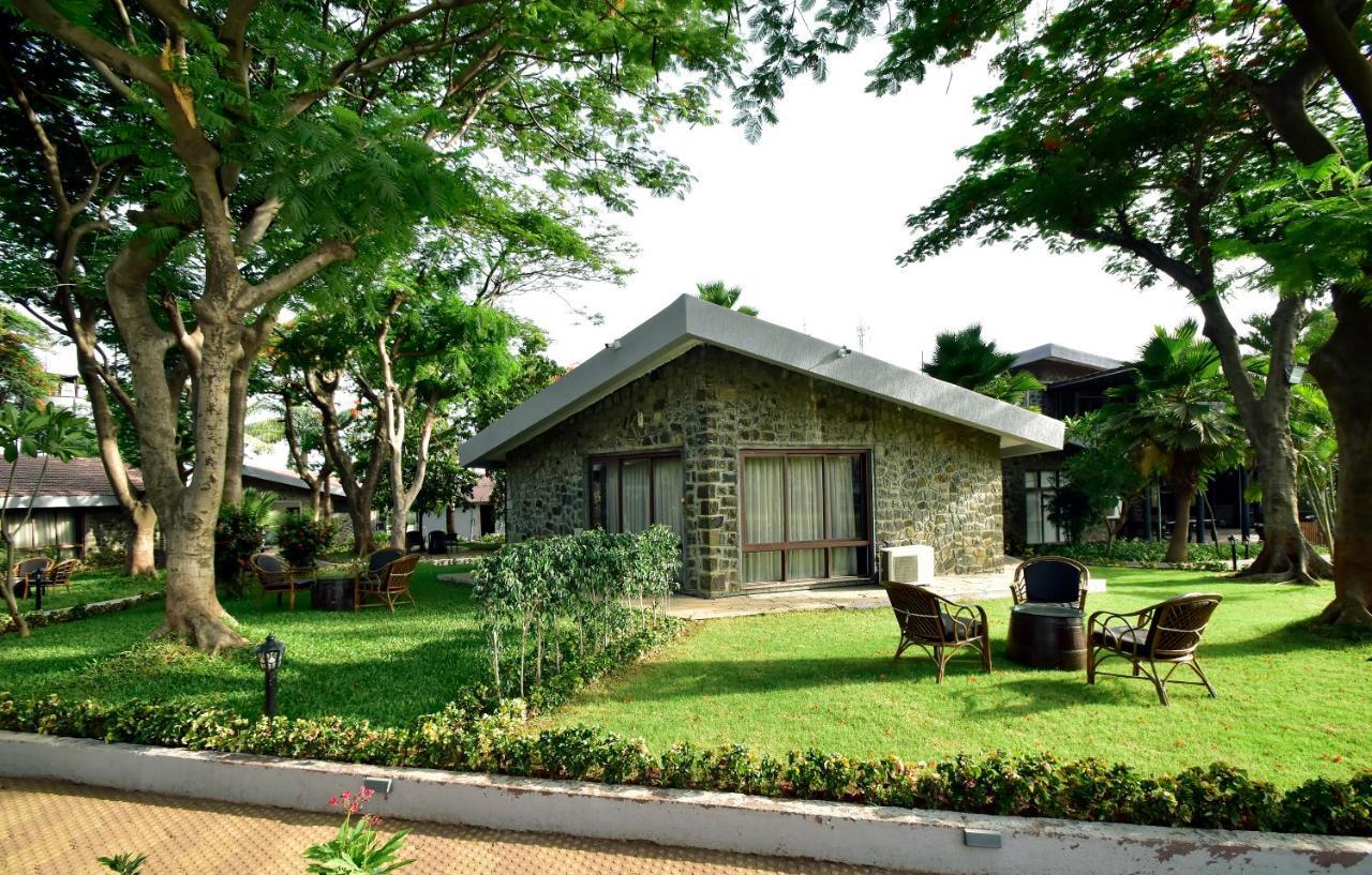 Caves County Resort Malegaon ภายนอก รูปภาพ