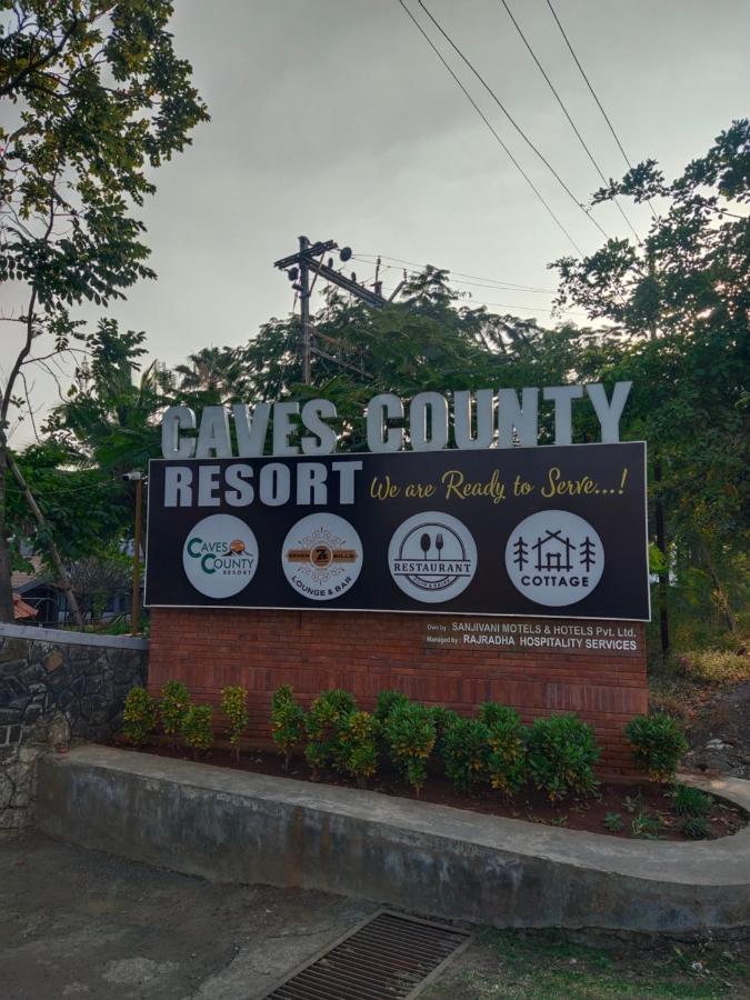Caves County Resort Malegaon ภายนอก รูปภาพ